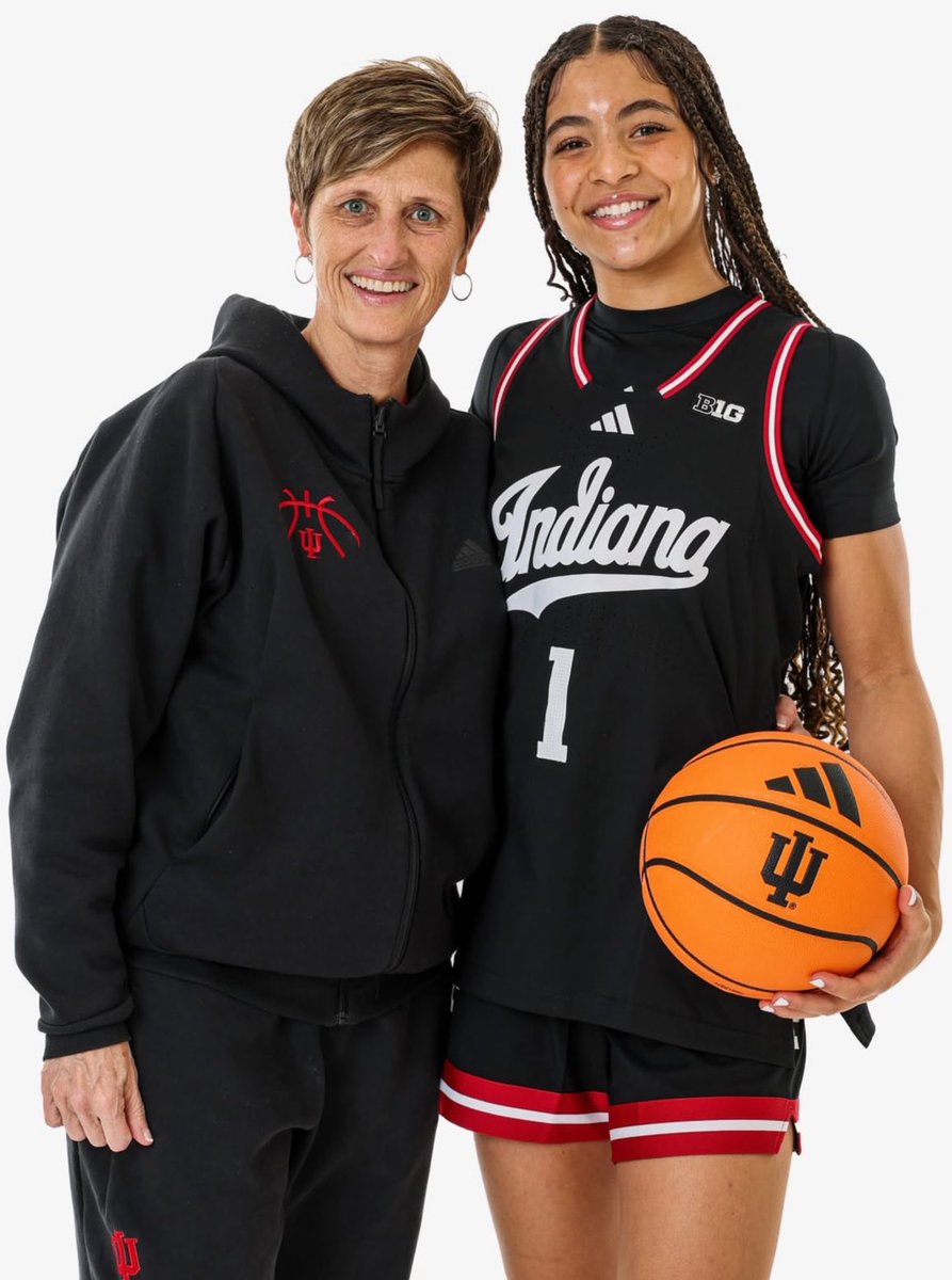 EJayArrow's tweet photo. 4⭐️ recruit Kenna Hunt (ranked #55 in the Class of 2028) on her [unofficial] visit to Indiana. https://t.co/aCswaYUrua