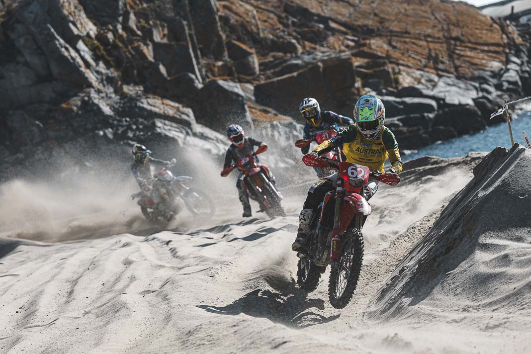 OFFROACRACKS's tweet photo. 🇵🇹 FIM 6DAYS 2026 – GRANDOLA | DAY 6 - MEGA GALLERY!

Full Gallery: https://t.co/foNabAUeiw

#6days #AlbinNorrbin #AndreaVerona #FIMISDE #grandola #ISDE #JosepGarcia #MaxAhlin #NathanWatson #PichonZachary #RoniKytonen  #Sixdays #Sixdaysportugal #WorldTrophy

📷 FIM https://t.co/upE3mXzJWH