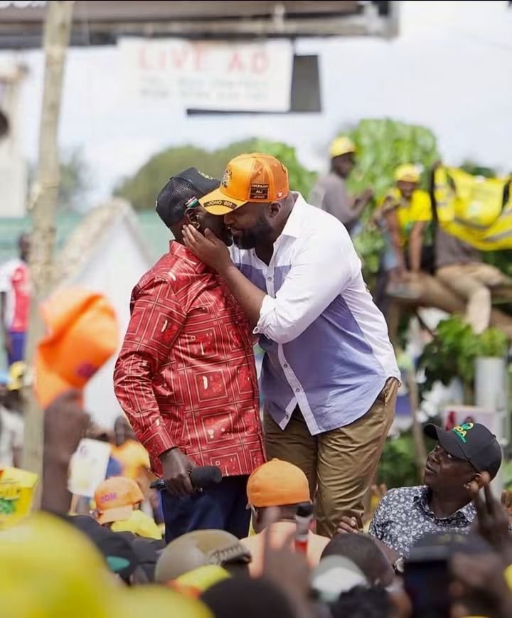 FaithMengib400's tweet photo. Waambie hata huko Mombasani tunatumia maziwa ya Samaki😂 https://t.co/FvTtjKibZq
