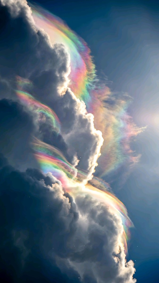 natureaest's tweet photo. Magical cloud https://t.co/lakeavv8Pv