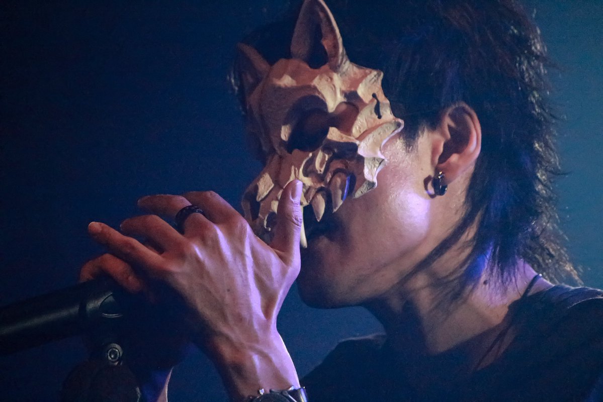 jonnpaaa53's tweet photo. LIVEの写真が届いたのでお裾分け(？)
ダークな雰囲気をめちゃくちゃ活かしてお写真撮って頂いたゾ！
当社比かっこよさ2倍です😤
4枚目は相棒ノキヤ君とカマしたテオ！
最高に楽しかったなぁ……🥳🥳

素敵なお写真撮ってくれたのは
@meteor_saotome https://t.co/8geSENrocO