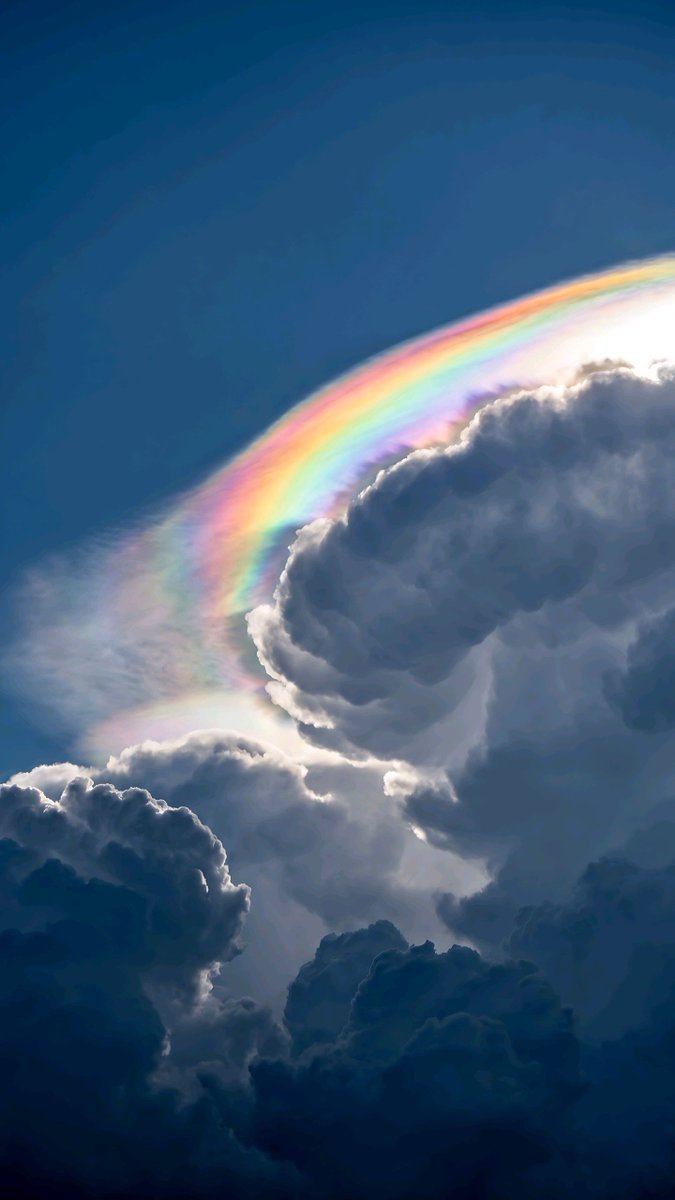 natureaest's tweet photo. Magical cloud https://t.co/lakeavv8Pv