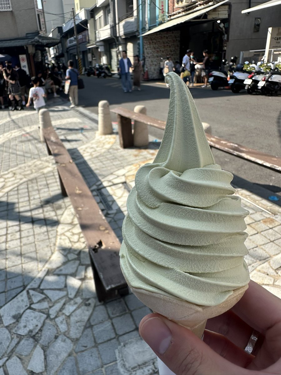 CreamPuff_Bear's tweet photo. 蜷尾家

まさかの
整理券発行で
味は２つのみ！！！

ジャスミン茶味を
選択しました✨🍵

すらっとした甘みが特徴的でした！ https://t.co/fWiVj6N9pp