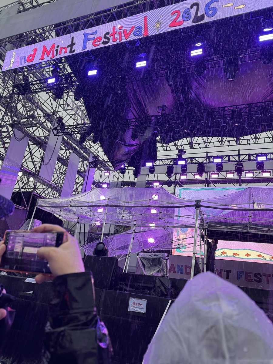 k__holics_'s tweet photo. 그민페 상황
천장이 무너짐 https://t.co/K94KRpMHyJ
