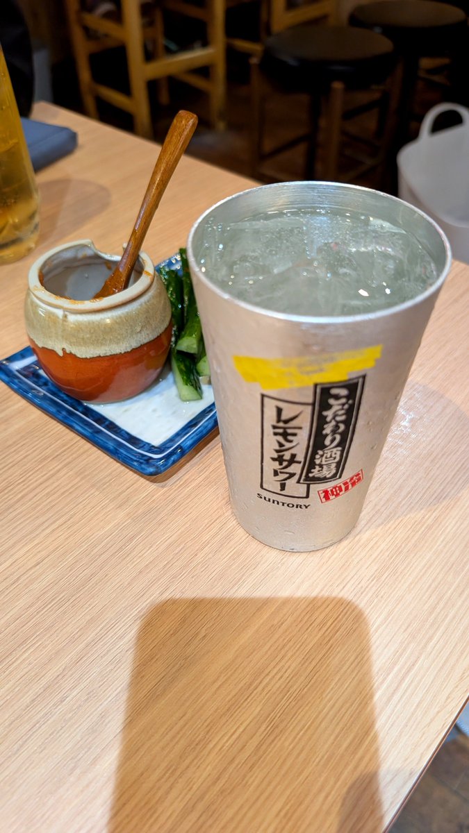 cinque448's tweet photo. すまん昼から飲み会や https://t.co/r53eswNcdS