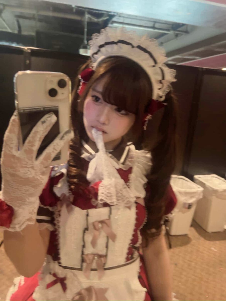 ese_du's tweet photo. 「茶髪にしないでさっちゃん」を信条にしているため、当方3年以上黒髪を染めていませんが正直こんな茶髪のかわいい女の子を見ては頭を抱える事もあります 思いきって髪を染める事も若いうちの特権だと思い、踏み出してもいいのかなぁ 未だに儚さとか少女らしさとか、諦められなくて苦しい https://t.co/Ua08YyVHh1