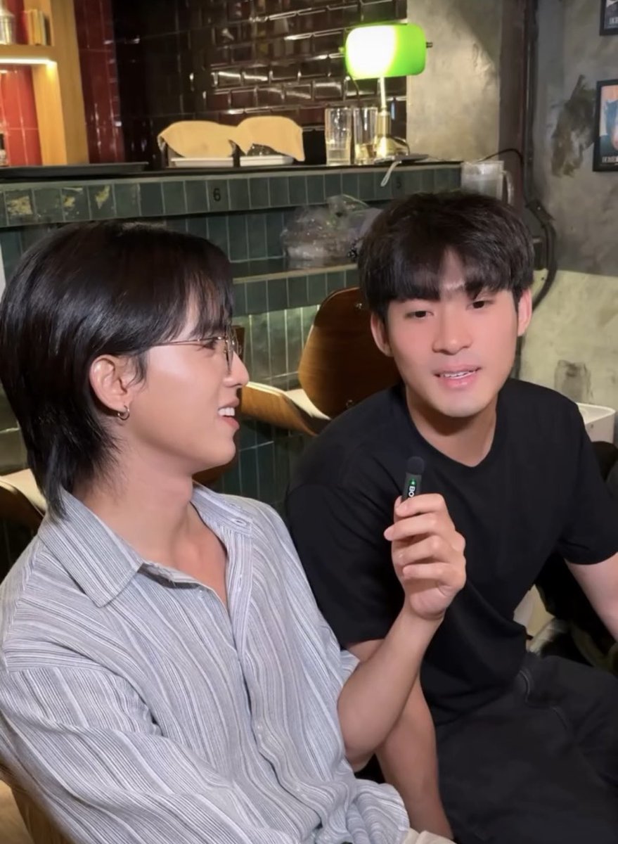 juniorfluke_ofc's tweet photo. อ๋าาา เด—- เอ้ยย ที่ไปด้วยกันวันนั้นหนิ ดารามีไรอยากบอกเรามั้ยคะ 

#JuniorFluke #Kajbhunditt #FlukePongsapat https://t.co/KIYZ434EoV
