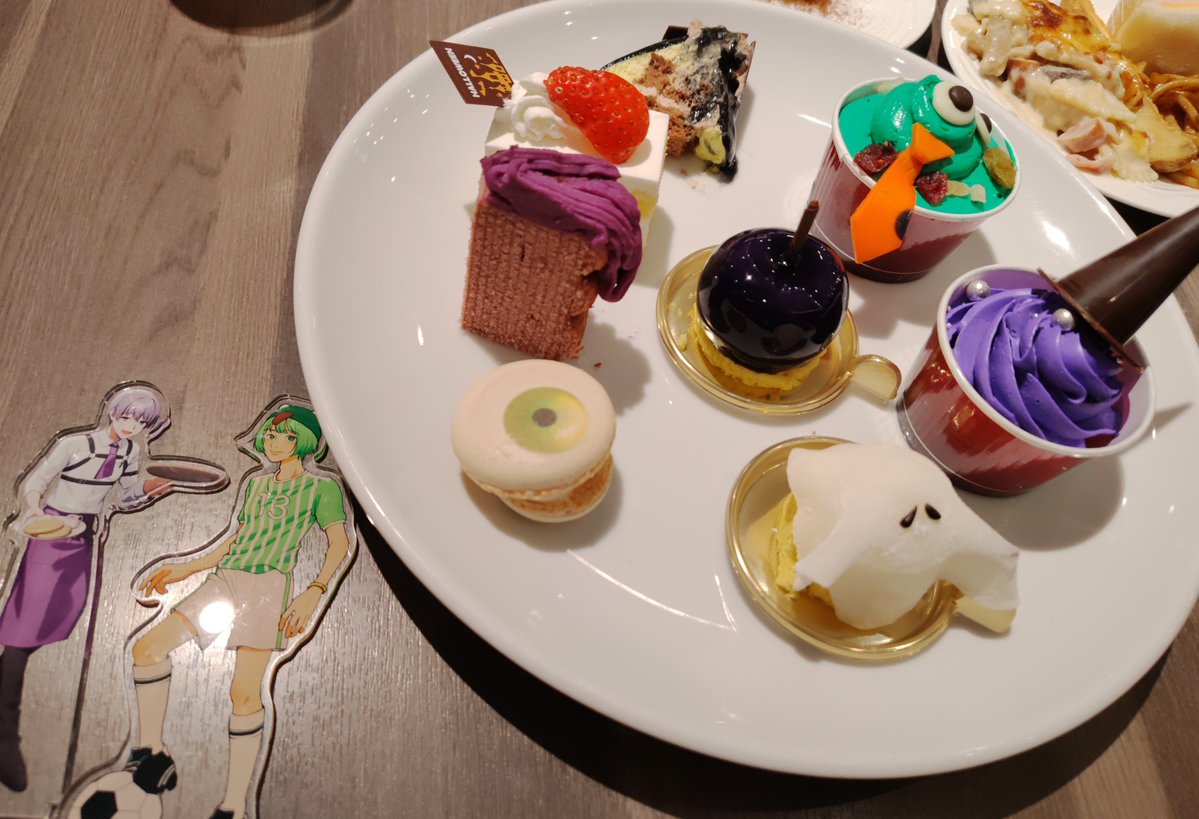 yuyu_rm_'s tweet photo. ハロウィンビュッフェに界隈の好きな子いっぱい連れていった🎶このさんに抱えられているうぉうぉかみさんが可愛すぎる https://t.co/gJaEPHBXSU