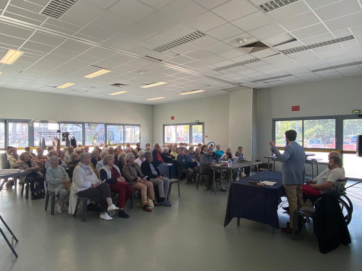 ADMDFRANCE's tweet photo. 💬 La réunion publique coorganisée par #Laïcité Ensemble et l’ADMD de #LoireAtlantique a réuni un public nombreux autour de @Juston_Pierre, en présence de @MatthiasTavel, député de la circonscription.

⚖️ Au cœur des discussions : le droit à l’aide à mourir et le sens de notre combat laïque et républicain.
👉 https://t.co/Wyl61HWPxA #FindeVie