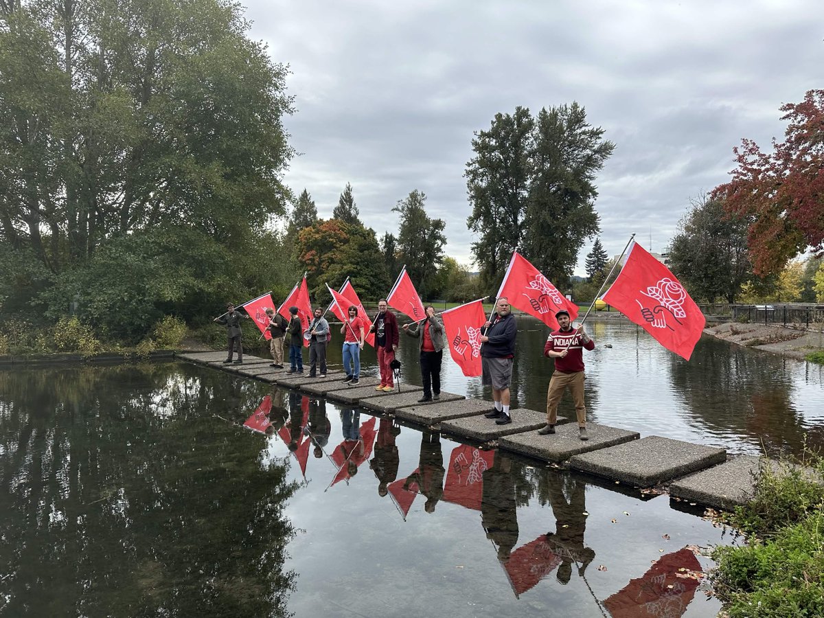 DSA_Eugene's tweet photo. The path to a better future is socialism, where we all have an equal say, and there are #NoKings.
We were proud to have 60!! new sign-ups at #NoKings4 today in Eugene, and look forward to welcoming so many.
#JoinDSA and come to our next DSA 101 meeting, Saturday, November 7. https://t.co/DGwL3S0zSo