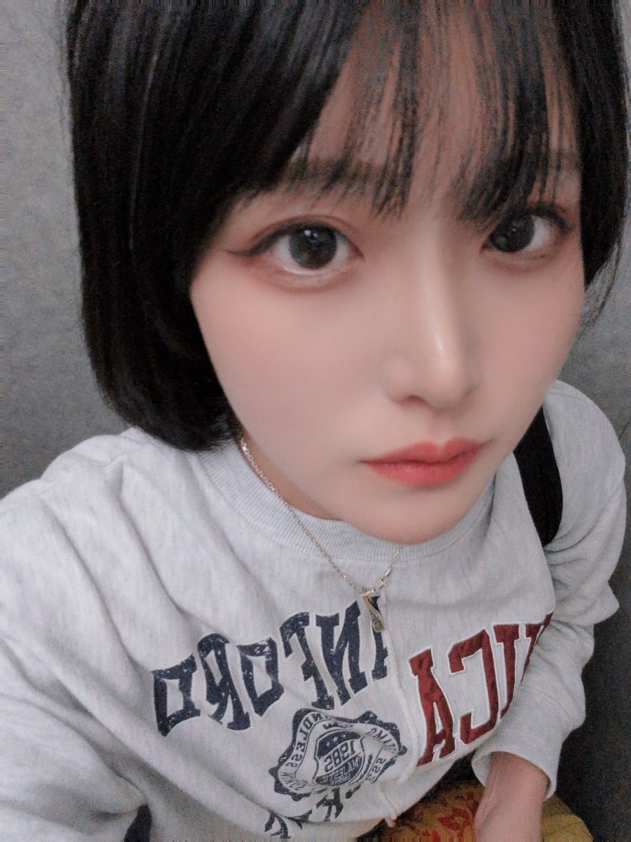 ito_deshite's tweet photo. 昨日の酔っ払い自撮りを供養
めっちゃゴミ袋が写っており… https://t.co/t64nGPuTBX