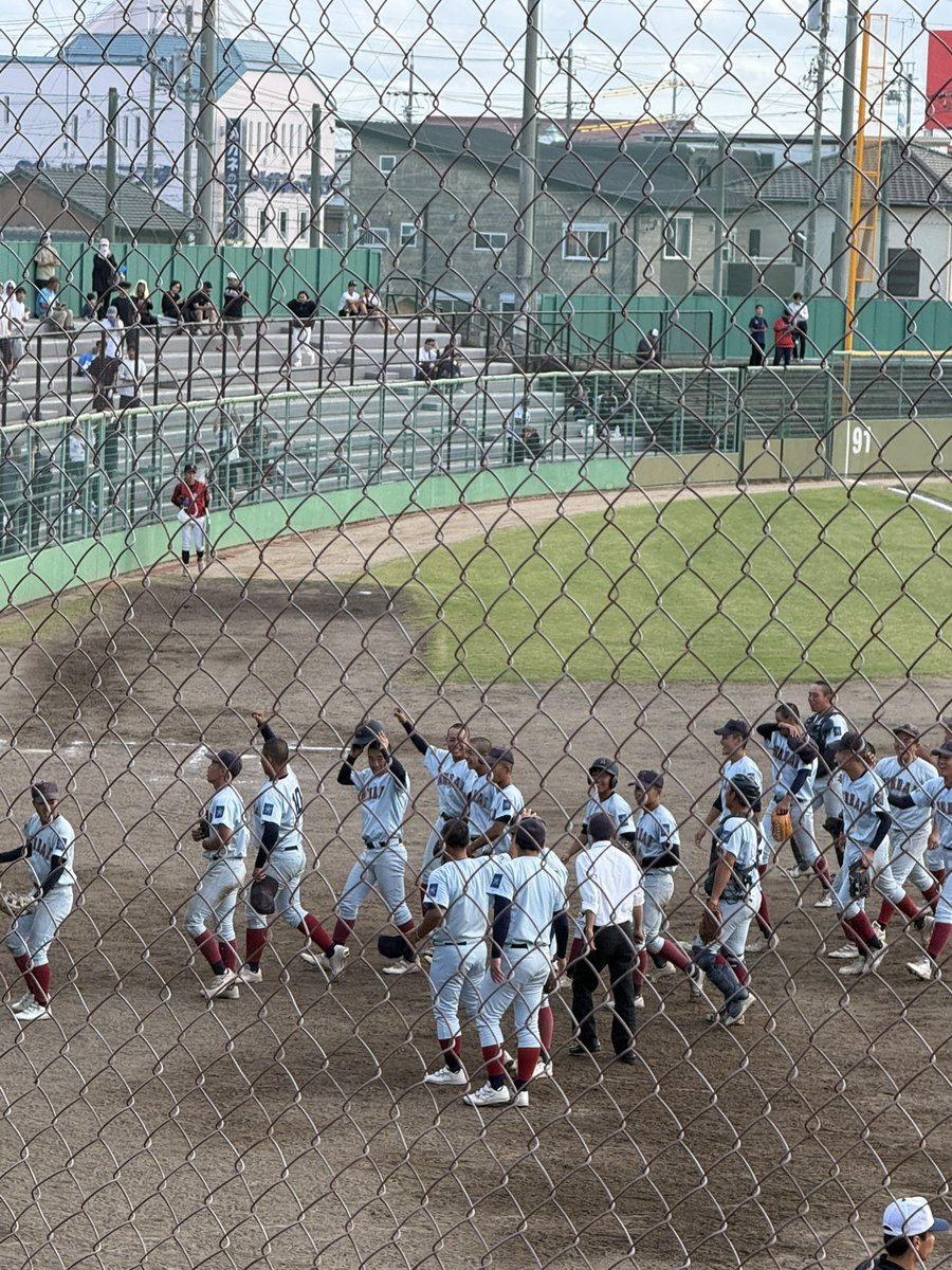 ninnin3101's tweet photo. 第79回秋季東海地区高等学校野球大会
第2日目 2回戦 （津）
試合終了
近大高専③ 4-3 中京①

やりました！近大高専！
伊賀地区初、高専初、近所初！
の甲子園にググッーと近づきました！

三重高ショックが少しだけ和らいだかな…
#第79回秋季東海地区高等学校野球大会 https://t.co/uvEiXX8575