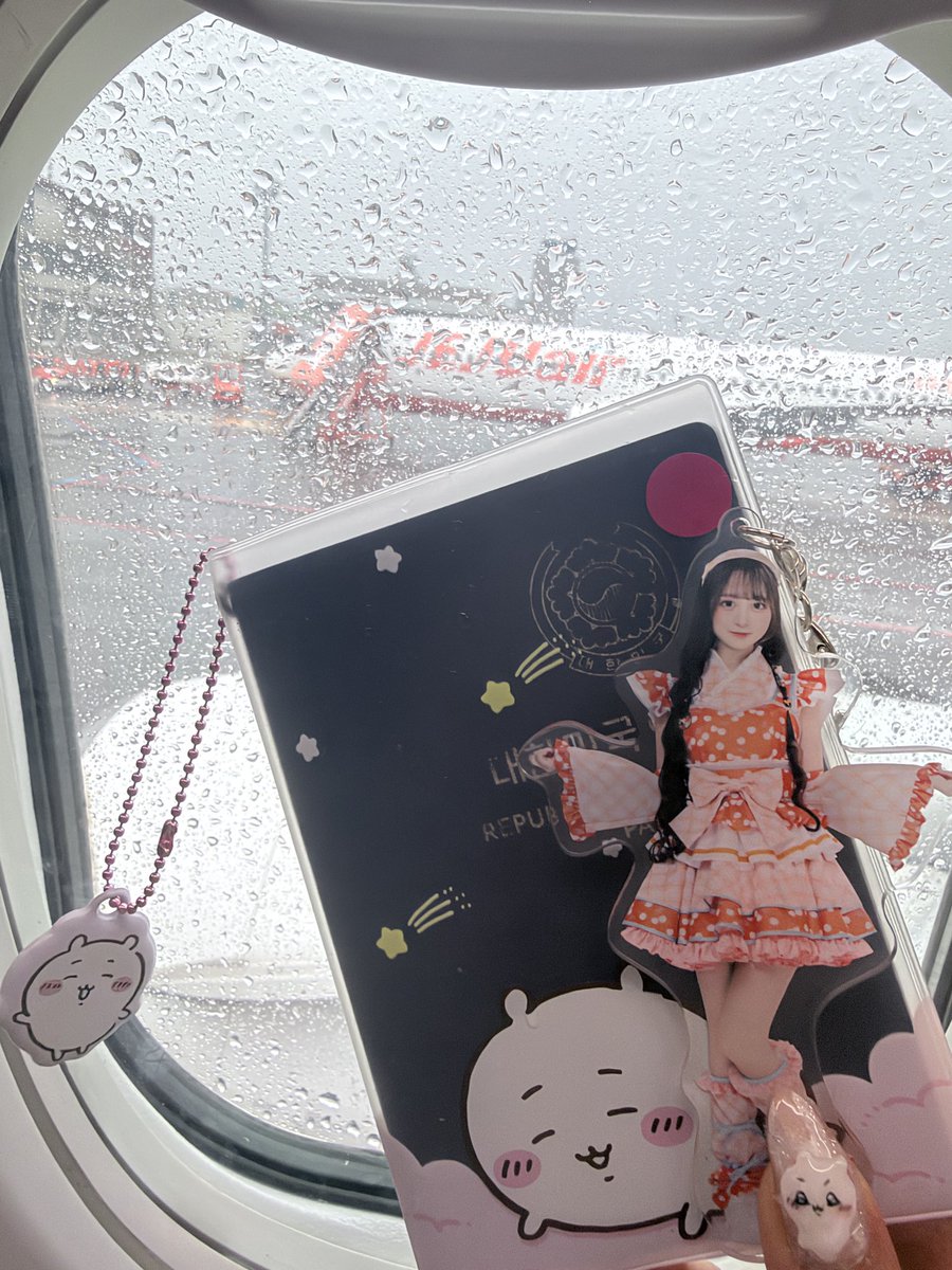 ha8chii8's tweet photo. 雨が怖いくらいすごく降ってて、飛行機が2時間以上遅れちゃった… 
でも会いに行けることになってよかった o̴̶̷᷄𖧉o̴̶̷̥᷅ https://t.co/X6WAmBhwJA