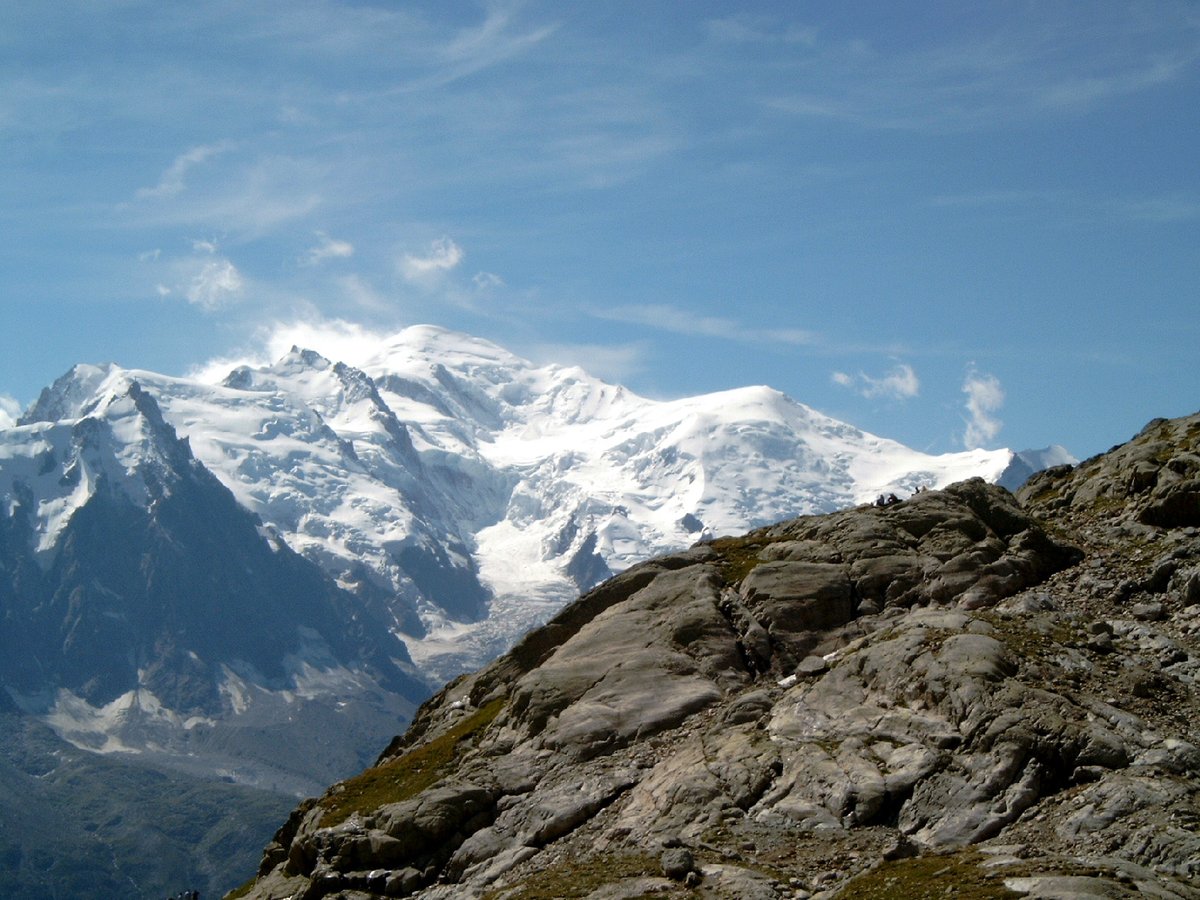 weerverteller's tweet photo. De Mont Blanc blijkt bij de nieuwste meting bijna 2 meter hoger te zijn dan bij een meting in 2023, was deze week te lezen. Maar klopt dat wel? En hoe komt het? https://t.co/Ue37KRkA6m #MontBlanc #hoger #lager #sneeuwkap #bergtop #Alpen

Foto: Tinelot Wittermans https://t.co/IHVgGtrKN6