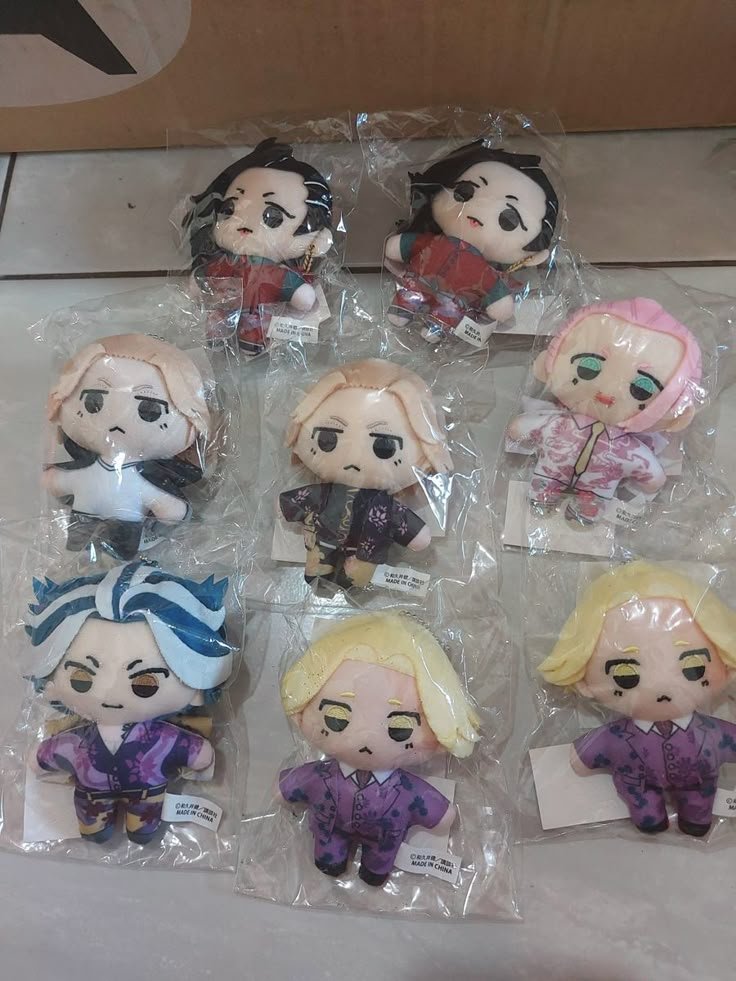 dlrow_eqoh's tweet photo. Hii! How can I find these Tokyo Revengers plushies? I'm not living Japan or Korea.. Is there anyone who sells these in international area? #TokyoRevengers #tokrev #東京リベンジャーズ https://t.co/Cm03NY0n8P