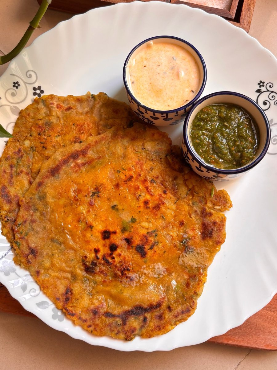 viralrabit's tweet photo. Idli with two chutneys or a crispy, stuffed paratha? 🤤

My priority is the Idli &amp; Chutney  But honestly, both look tempting, and their taste is FABULOUS! 

What would you choose? https://t.co/wviquW0Z6F