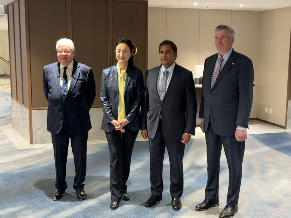 TheGrowthComm's tweet photo. Pictured here are our Chairman @ShankerASingham and fellow Commissioners @DMcWilliams_UK Mieko Nakabayashi and @ProsperityWonk prior to going on stage. https://t.co/TrN64oviHN