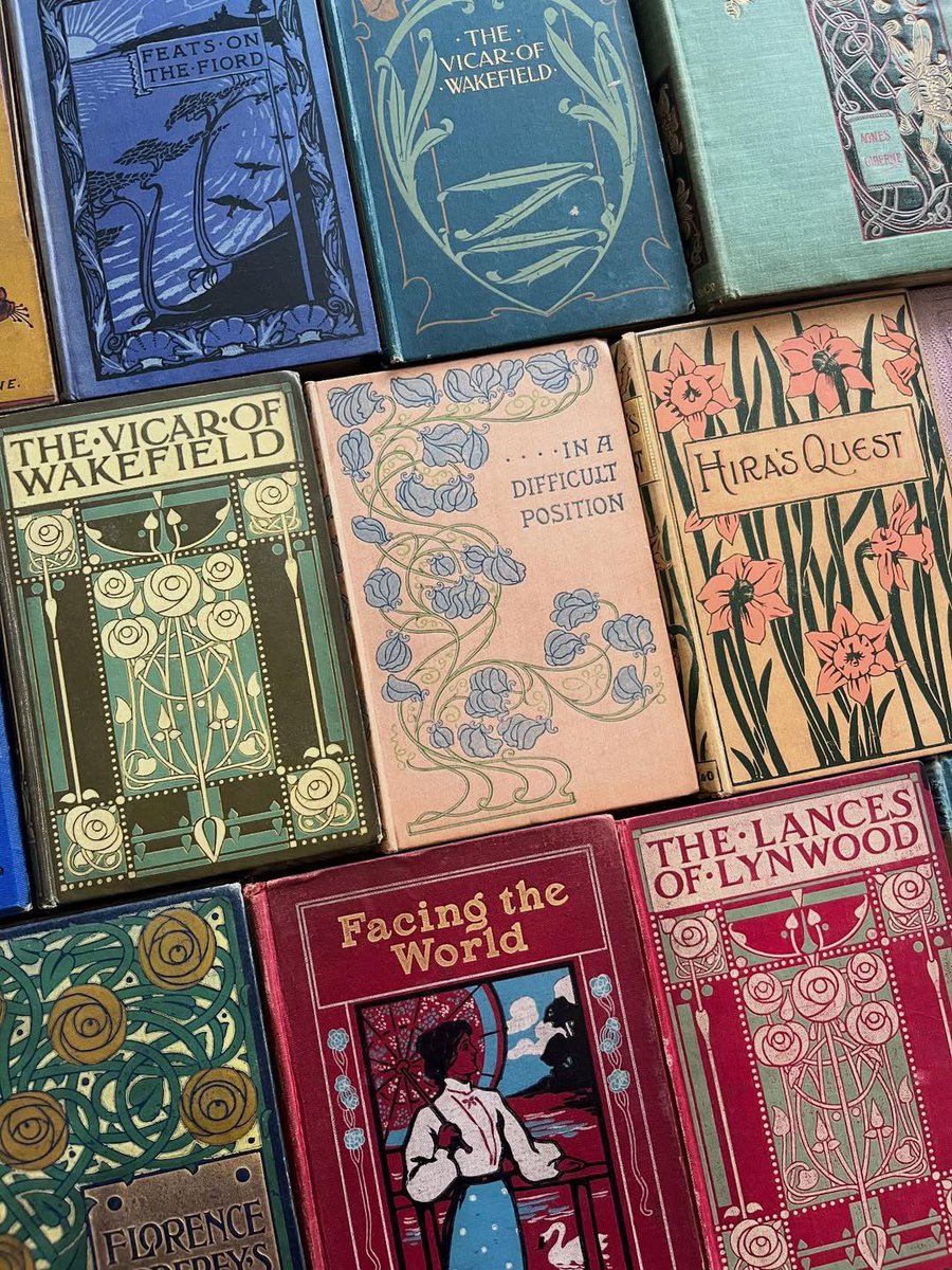 ama_underated's tweet photo. Bring back beautiful book covers. https://t.co/72doBlrKJc