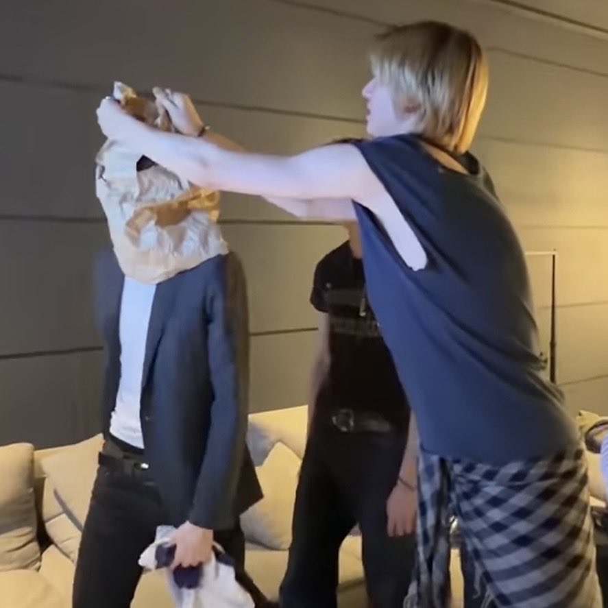 8wolkids's tweet photo. “i feel like cats are sth different to me” https://t.co/C9f8I1X3SA