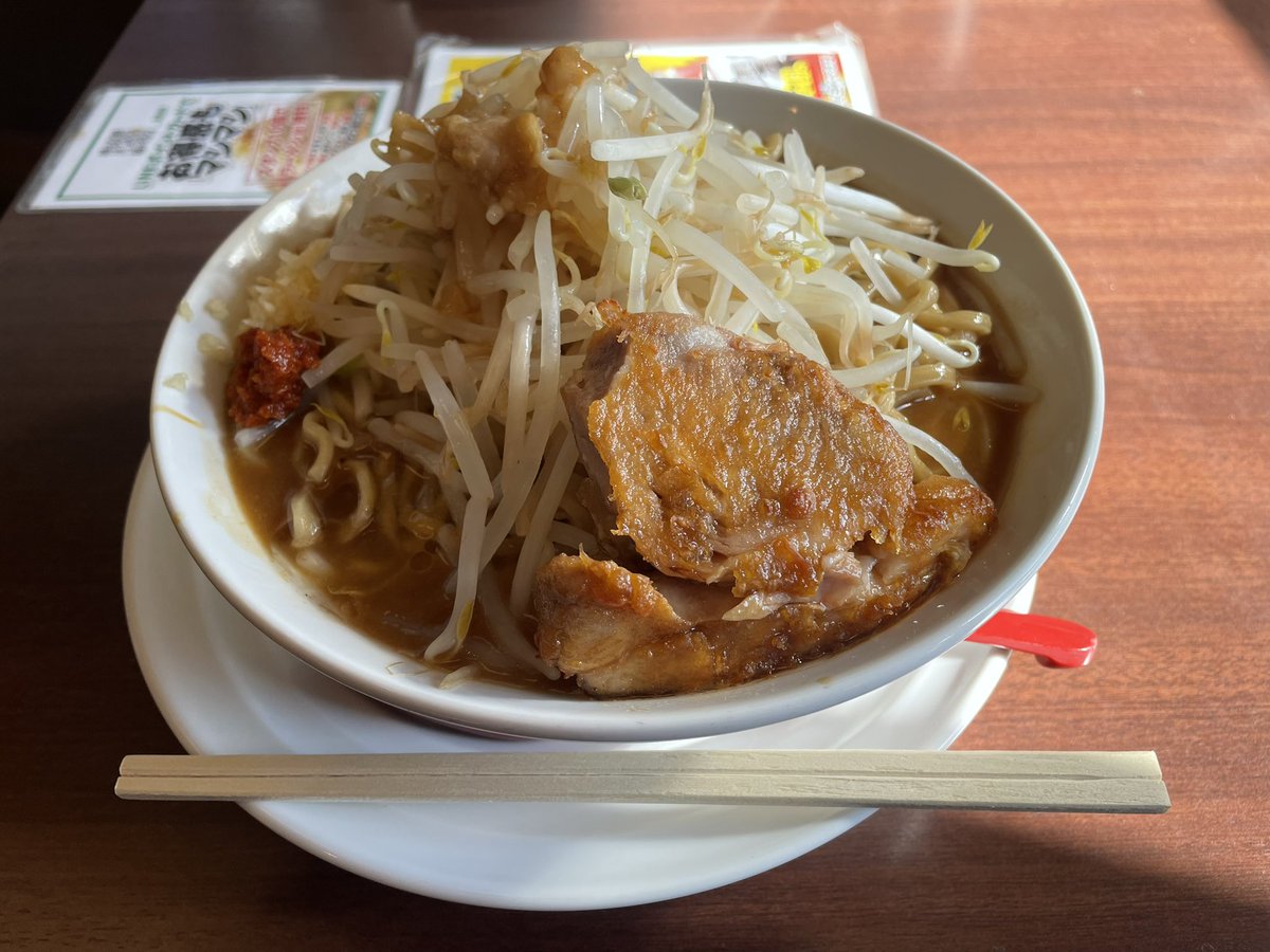 PPL__'s tweet photo. 昼飯は飛べ豚
ドロリとしたスープと麺の相性が良い https://t.co/xrZbhKy7Nl