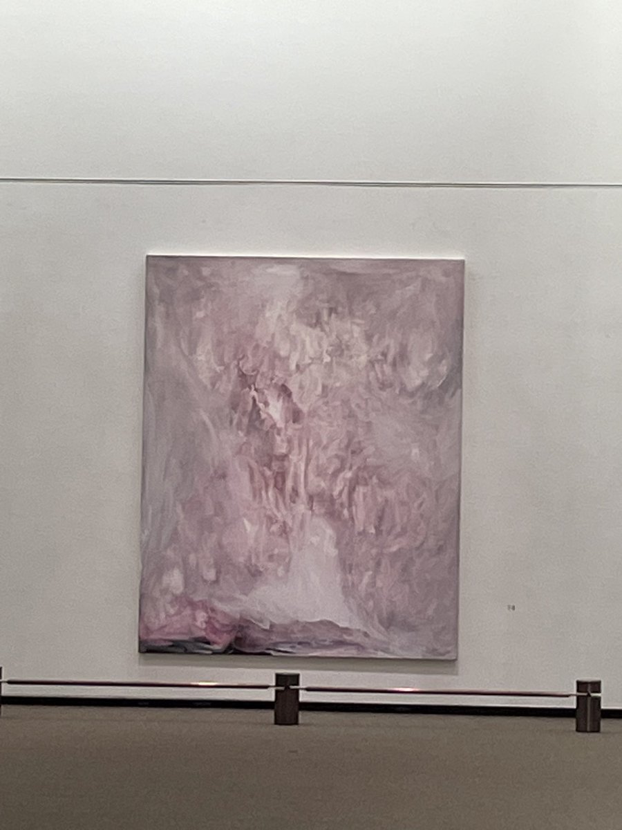 waga2796's tweet photo. 午前中は旧城跡行ったり美術館に行った。
松本陽子さんの作品凄かった。角度によって印象が変わった。
3枚目の作品がぱっと見ドレスを着た綺麗な令嬢に見えて、それからこの作品見てたらずっとドキドキしてた。美人さんを目の前にしてる時のような緊張感というか…… https://t.co/jTh4rF5dle