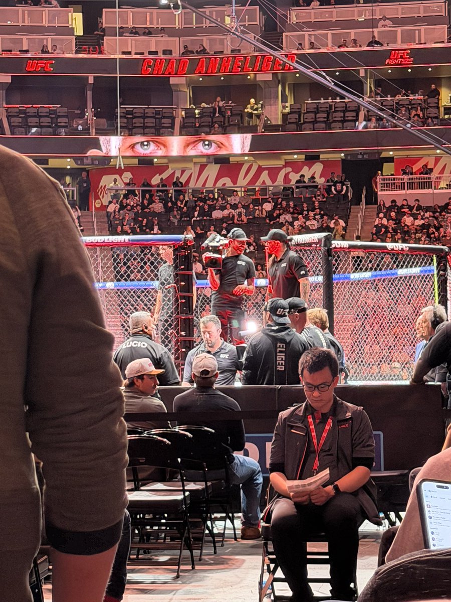 dalewrightii's tweet photo. so thats what everybody was cheering about https://t.co/ilu5k8uiAK