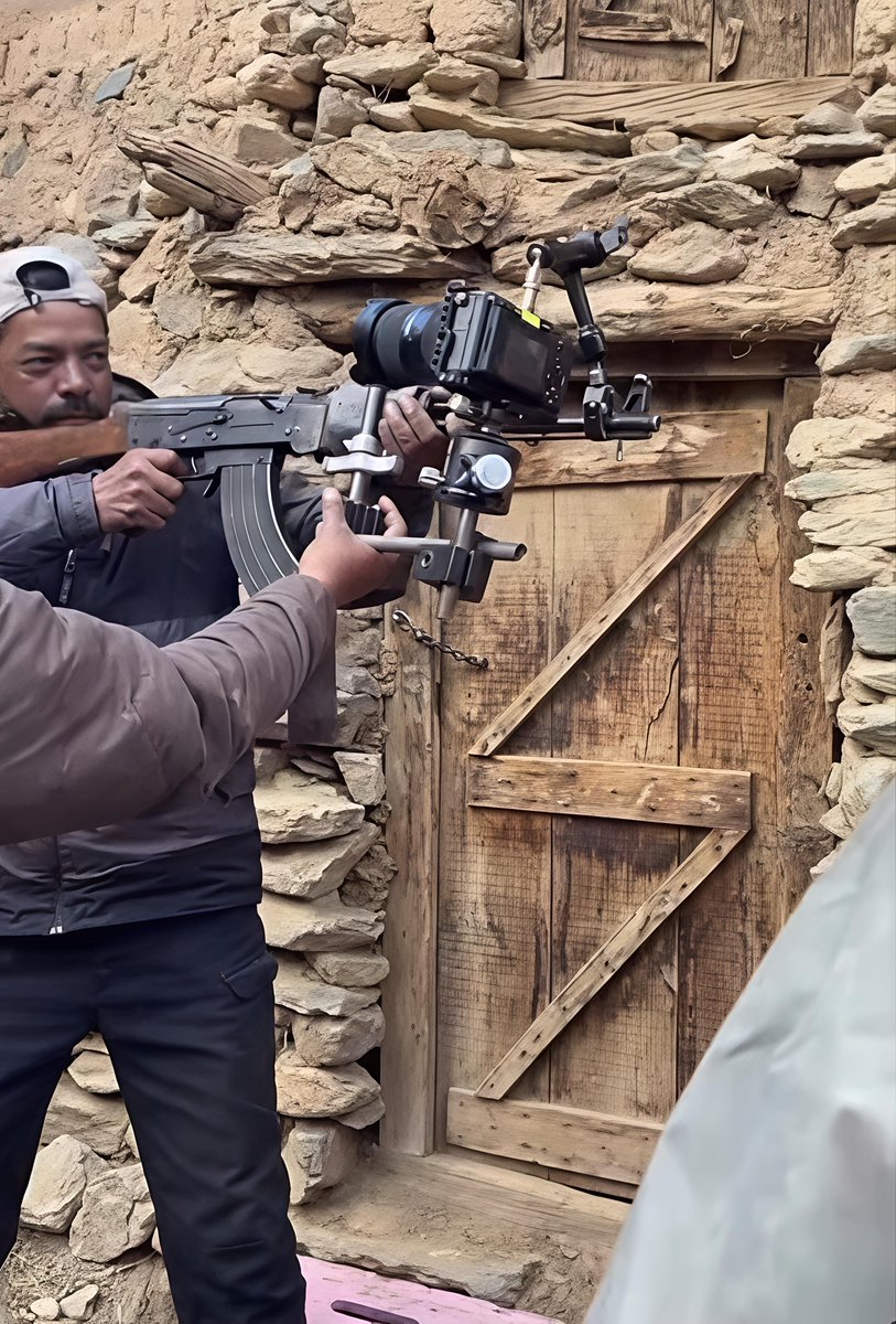 BeingADian's tweet photo. Devgn is coming with guns.

Exclusive pictures from the shooting location of #AjayDevgn's #Chauhaan 🙌 https://t.co/2aENBCd2Tj