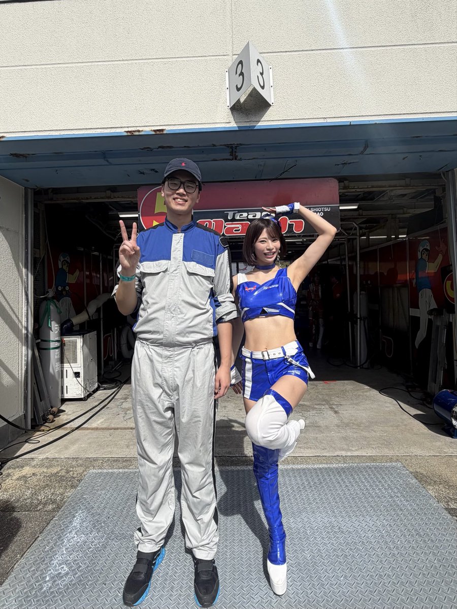 ___gumisuki's tweet photo. なんと身長2mのメカニックさんがいます🧑‍🔧👀

#TEAMMACH #マッハ車検 #チームマッハ #AIRBUSTER #superGT https://t.co/TVdOtmwuUv