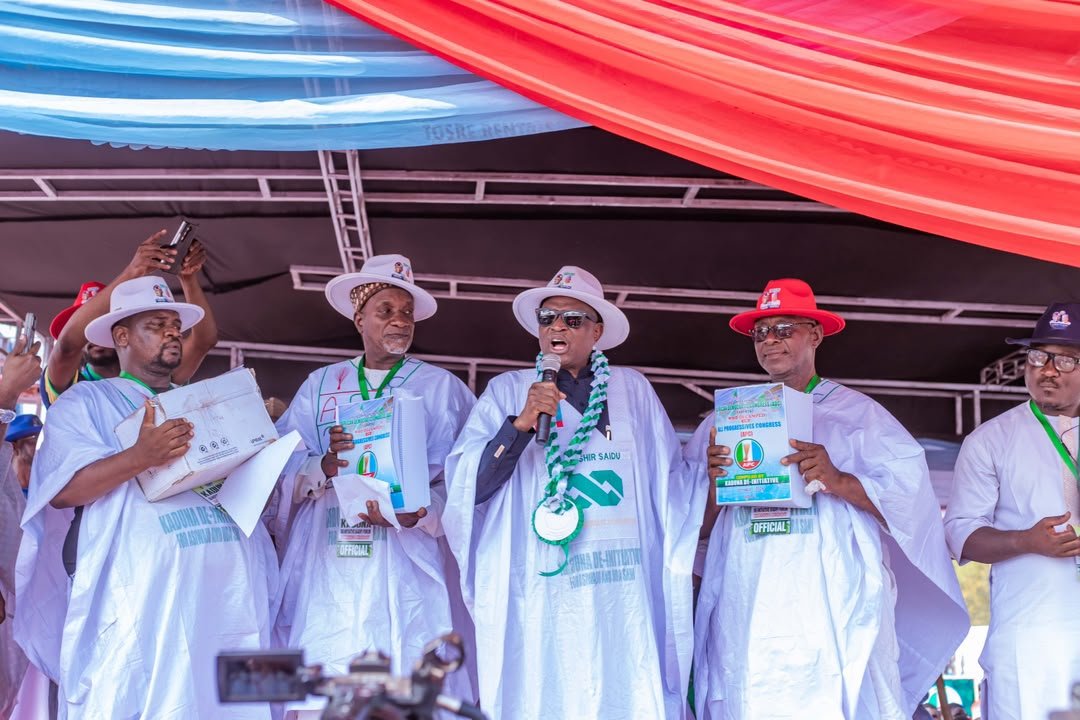 suleima83696894's tweet photo. This SUSSG Zaria Chapter, led by Hon. Sadiq Mamman Lagos, joined other APC support groups to welcome prominent ADC defectors and thousands of supporters in Zaria, expressing support for Governor Uba Sani and President Bola Ahmed Tinubu ahead of the 2027 general elections. https://t.co/IBwut7cld4