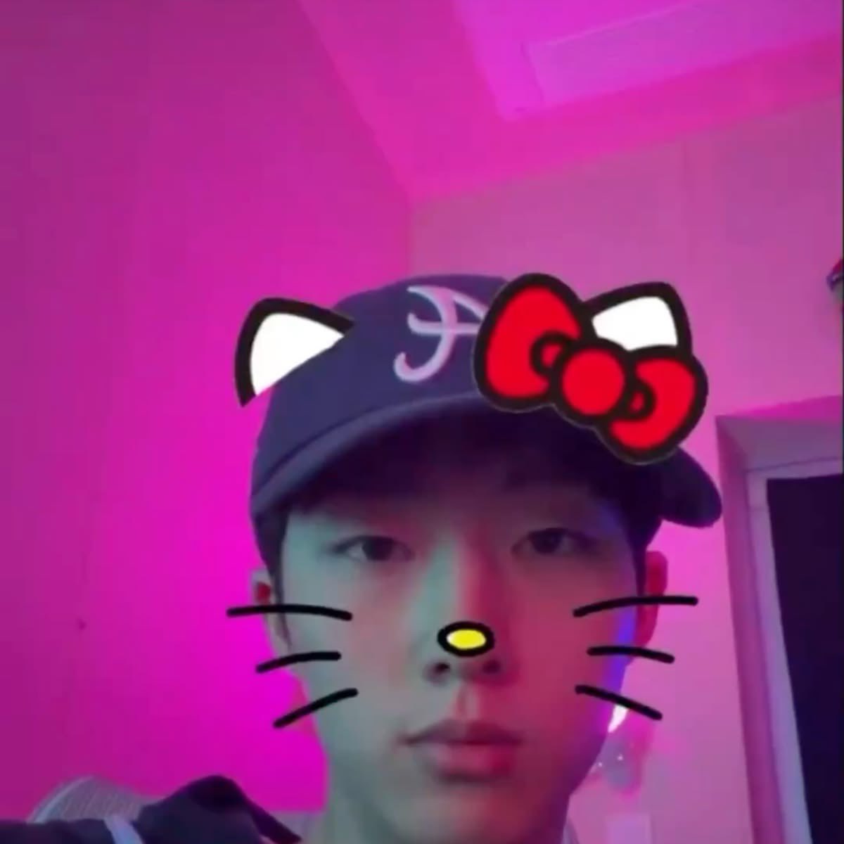jijiseobsos's tweet photo. the trifecta https://t.co/zF4HYMPmG0