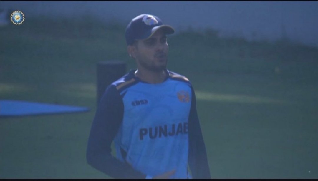 khushiiiiiii16's tweet photo. Shubman’s aura is something else 😭People started watching domestic matches just to become gyaani about his game, and the haters showed up too.Imagine having enough aura that even people who claim they don’t care about you are watching your domestic matches just to talk about you https://t.co/zYafWkmmCC