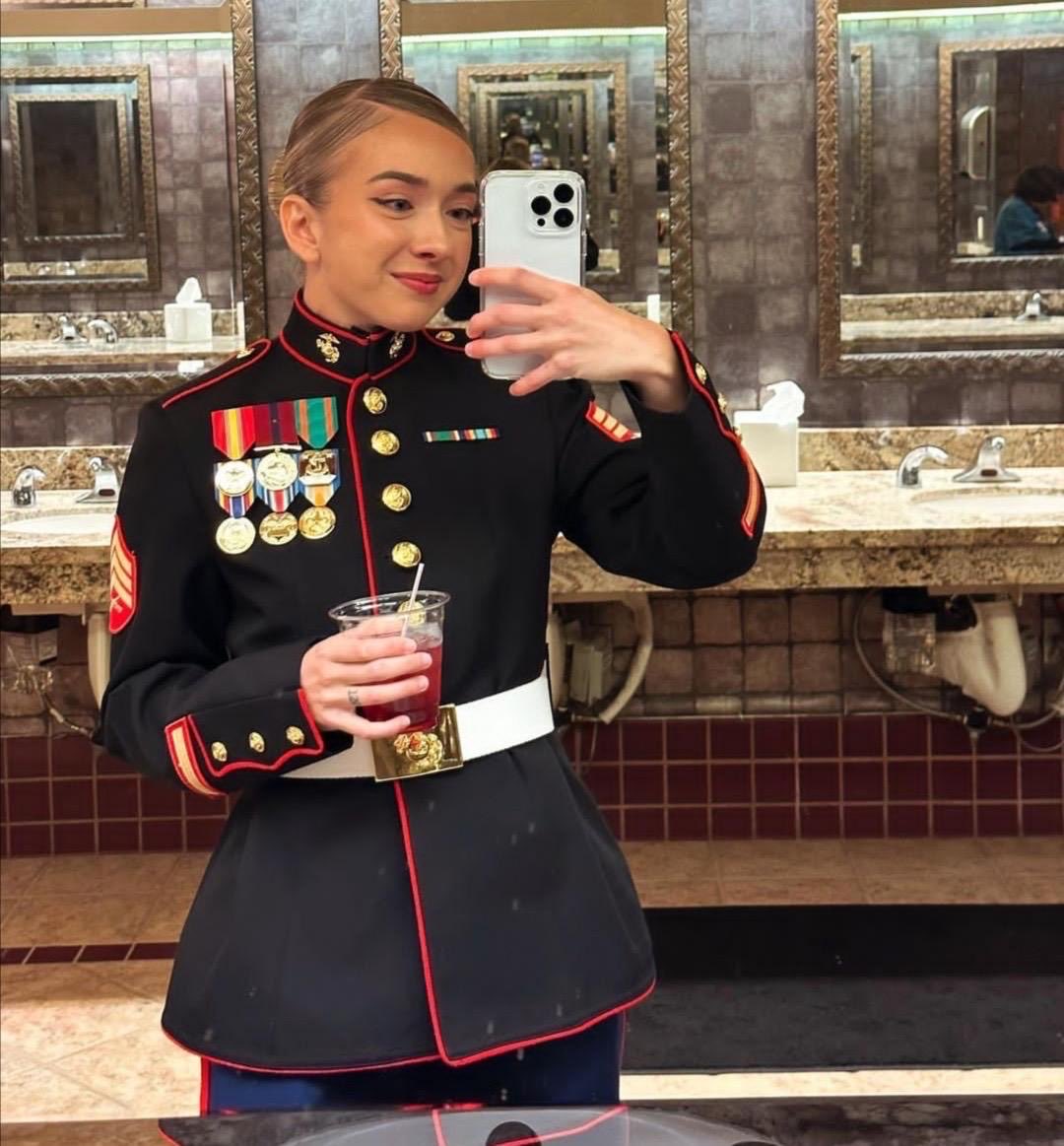 JenniferSm2c's tweet photo. A little lipstick, a lot of courage, and a heart full of grace. Strong woman, proud American, and still a lady at heart. 🇺🇸❤️🎖️ https://t.co/jW69dsl5Cs