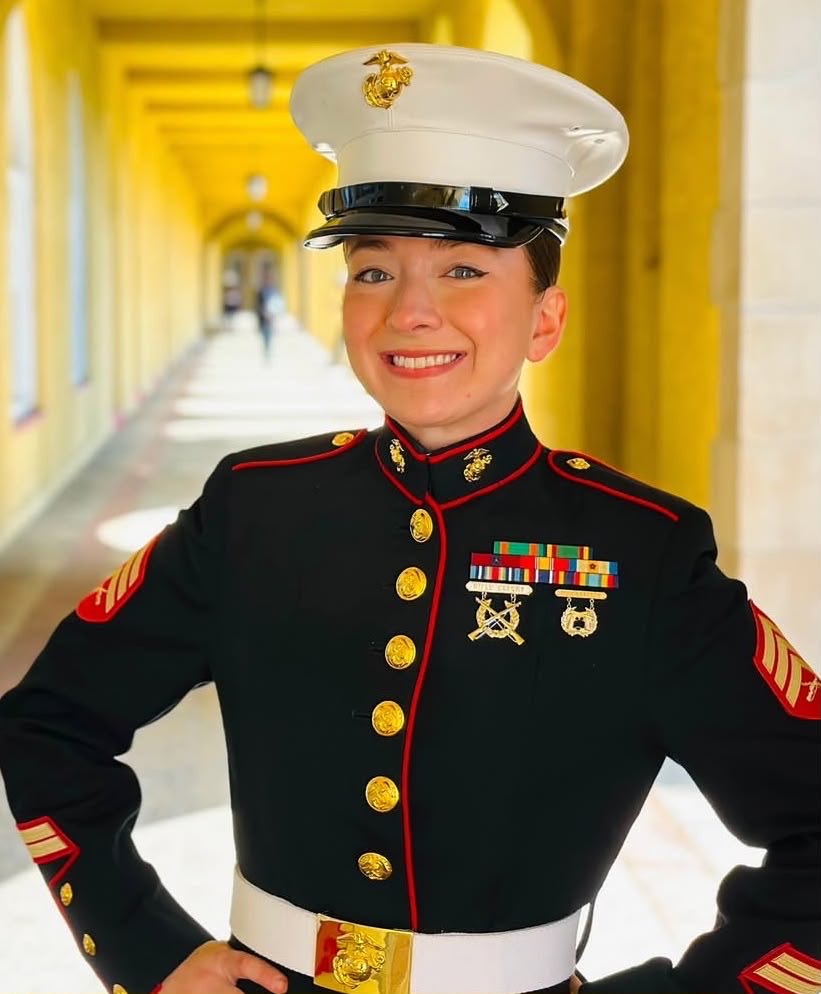 JenniferSm2c's tweet photo. A little lipstick, a lot of courage, and a heart full of grace. Strong woman, proud American, and still a lady at heart. 🇺🇸❤️🎖️ https://t.co/jW69dsl5Cs
