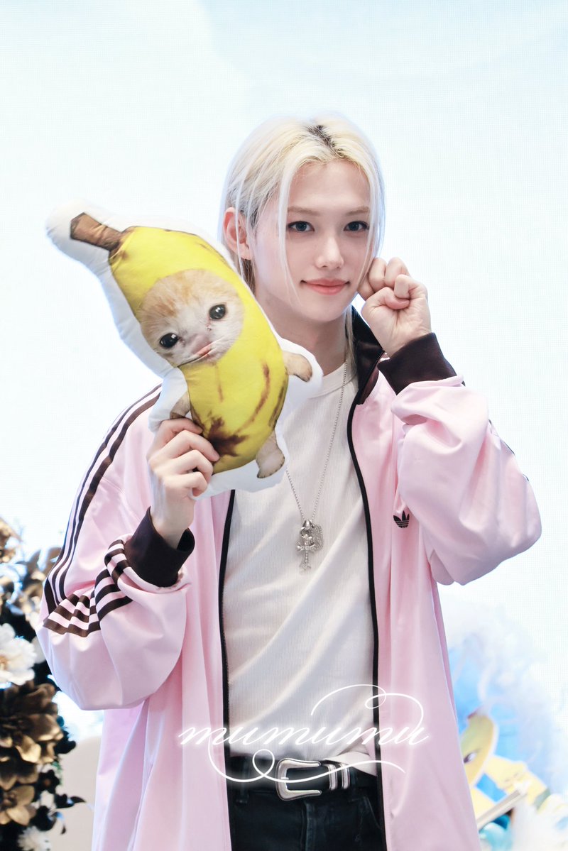 mumumu0915's tweet photo. 261017｜Star River 3.0
🥺🫳🏻🫳🏻
#Felix #필릭스 #이용복 #フィリックス 
#ピリ #ピリちゃん https://t.co/q59OANYy7B