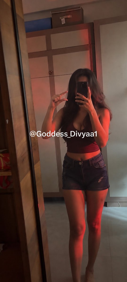 Goddess_Divyaa1's tweet photo. Hey Hlullis 🤏🏻 https://t.co/P0qwUhlb41