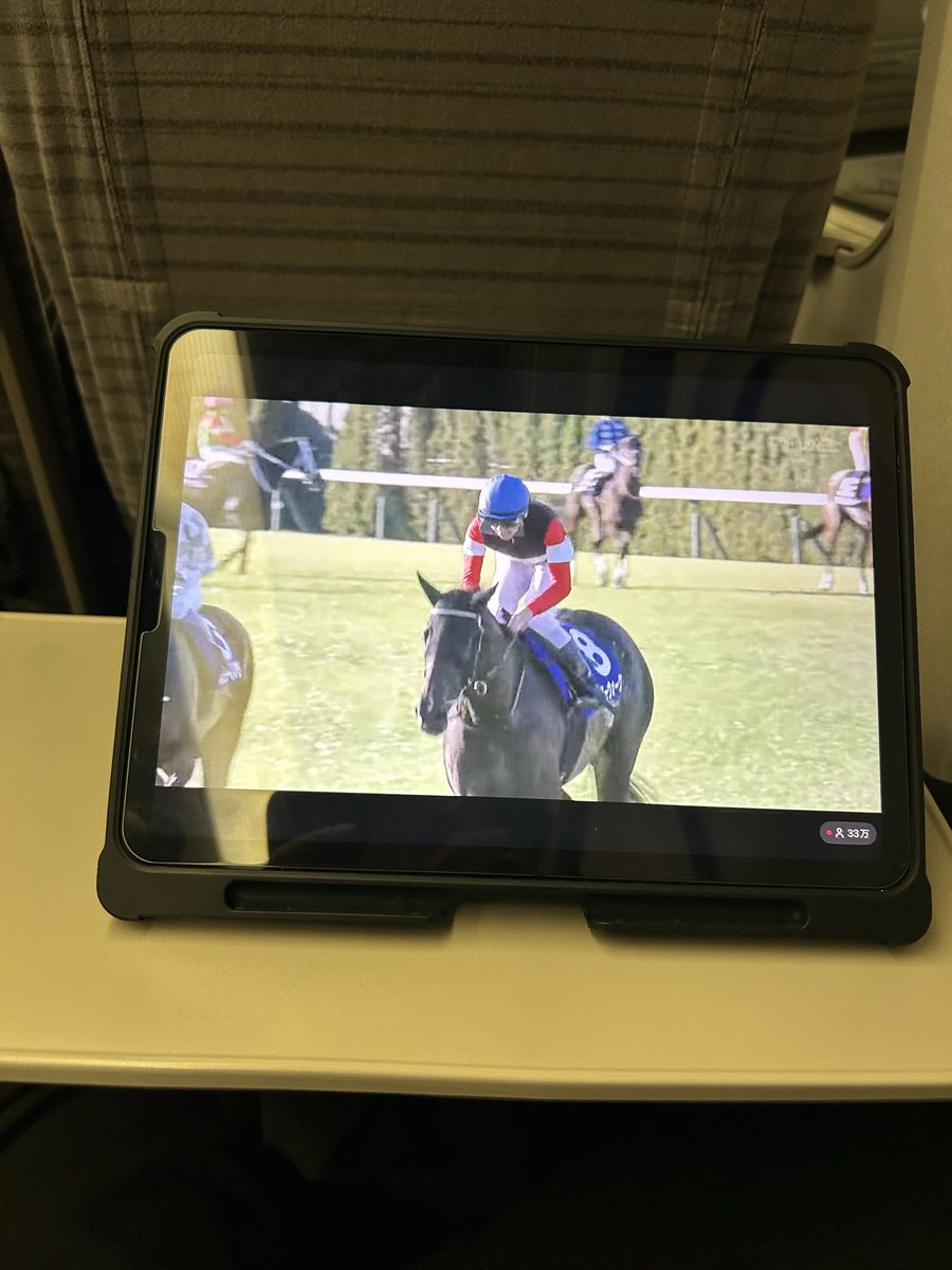 ouma_enchou's tweet photo. 新幹線の電波戻ったら
この画面で止まったんだけど

とりあえず、自分の馬券が外れてるなっていうのは分かるw悲しいw https://t.co/8zSsEiRLu7