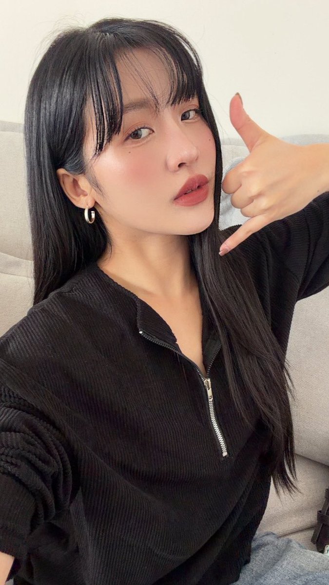 calledmemyyuk's tweet photo. READY 📲🤙🏻

#MYYUsBDCelebration
#MyyuKhawisara
#Charmers https://t.co/c6j3oiEfv3