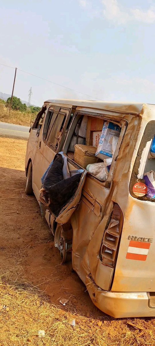 eleskaycity's tweet photo. if anyone from nakonde border knows  this vehicle or any agent from nakonde or Lusaka who knows this vehicle, please be informed that this vehicle was in road accident and the driver has runaway 
the driver has left keys 🗝️,papers of the same car   please any information call me 0974404908 
the accident happened in isoka district at a place called kapililonga village — in Isoka.