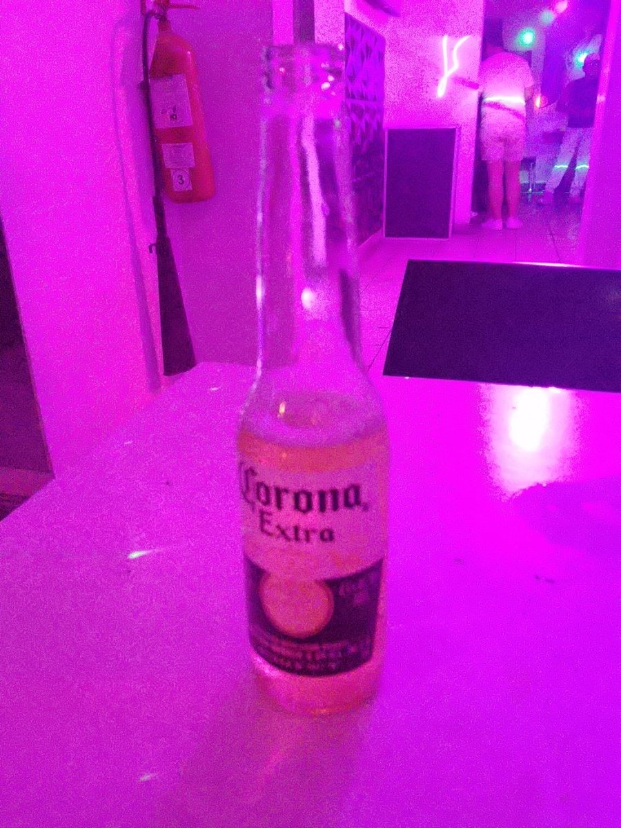 raseccavala's tweet photo. Tomando una agüita https://t.co/eyuHbJsNkS