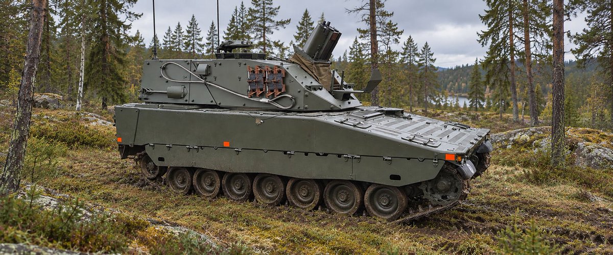 SoldFcom's tweet photo. Granatkastarpansarbandvagn 90 (GRKPBV 90) – Mjölner: Grkpbv 90 Mjölner: arméns granatkastarvagn med två 120 mm eldrör på Strf 90-chassi. Bakgrund, AMOS, konstruktion, handhavande och export till Nederländerna. Granatkastarpansarbandvagn 90 (GRKPBV 90) är arméns… dlvr.​it/TVyS8L https://t.co/sWr43xEkQO