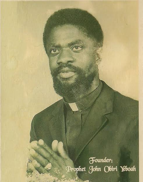 Ntalebrian22's tweet photo. It was year 1972 when a first fake pastor came to Uganda and introduced the today thieves religion called born again.

Prophet John Obiri Yeboah from Ghana.

Was the first person who started preaching the religion through doing miracles. And resurrecting the dead.

When Idd Amin got to know about it, he announced that he would join the religion prophet was preaching if he resurrect the dead bodies Amin himself had. He organized crusade, went to Mulago and got four dead bodies plus doctors who would confirm if indeed are alive after man of God resurrect them.

Amin was on the crusade till night but man of God never appeared anywhere. Later he leaned on the radio that the prophet flew the country upon the arranged crusade.

He returned to the country in 1986 and mentored the today fake pastors who protray to be prophets, the thieve who steal in the name of God.
Prophet Kakande
Pastor kayanja
Pastor Sserwadda.

Amin was not a joke, he wouldn't be seating as fraudsters keep stealing people's money with false miracles.