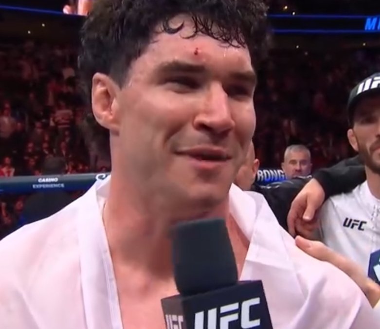 mmatalksnaija's tweet photo. Mike Malott serves a devastating 'knee to the jaw' KO to a determined Joaquin Buckley in the second round of the Canadian UFC event. This was as impressive as KOs get. This guy Malott is climbing at Elon Musk's speed at this point. Congrats to Proper Mike Malott.
#ufccanada #ufc https://t.co/nNrdmu0TVw