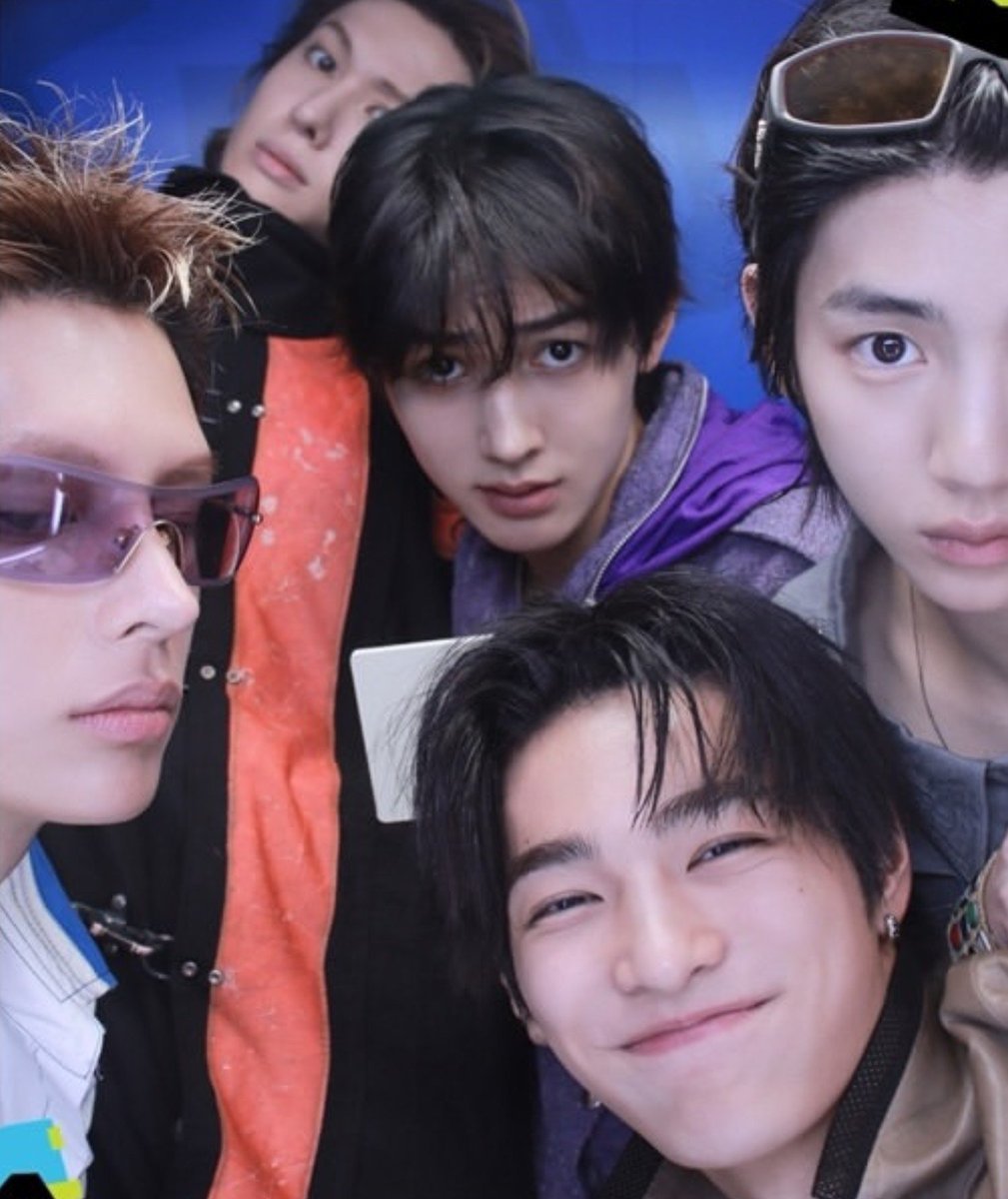 hyoenkeon's tweet photo. abangnya: 😐🤨😏😌
keonho: ☺️☺️☺️☺️☺️ https://t.co/sgNAAxXhWc