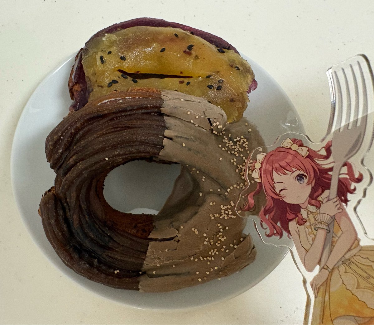 dol_mgmg's tweet photo. 本日のドーナツはこちら🍩

シトロン咲季さんのアクスタ、ご飯とかスイーツと一緒に撮影するのに大変ピッタリでよき！！！！🍴 https://t.co/VzjEyb4QPr