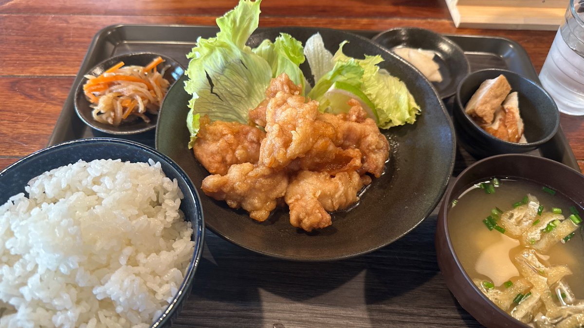 GyokusaiS's tweet photo. うーん、書き方が難しい、、、

定食屋で「この定食」が出てくるのはめっちゃいいと思うんですよ���
ただ、この定食が出てきて「この値段」はさすがにウッとなってしまう、、、

この時期に個人店で新店オープンとかめちゃくちゃハンデなのはわかるんですけども。 https://t.co/NGL8MXMbZ1