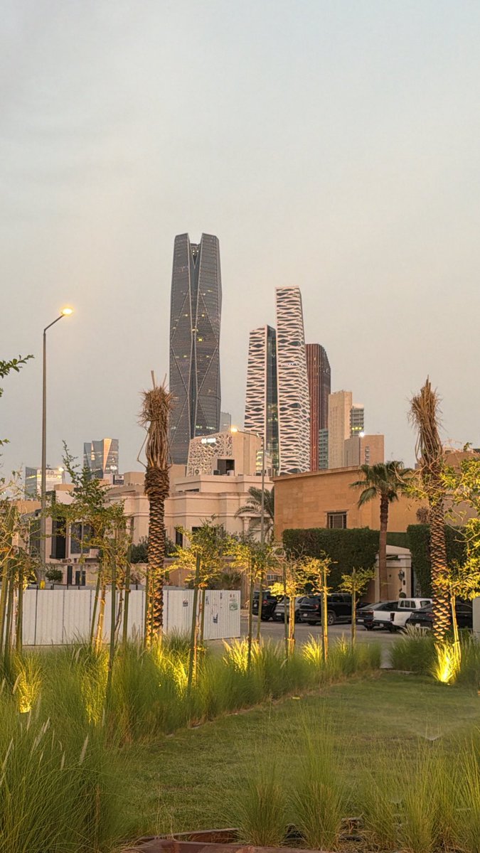 MutahNapoleon's tweet photo. The beautiful city of Riyadh 🇸🇦❤️ Took this picture as I was walking out of the mosque, beautiful view, Allahumma barik. May Allah protect Saudi and all muslim lands 🤲🏽 https://t.co/LfNs9YIAPb