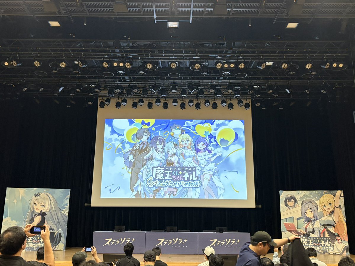 makaro2_stesora's tweet photo. 最後列だけどど真ん中や！！！
めっちゃ真ん中！ https://t.co/aLqUwjc7Sz
