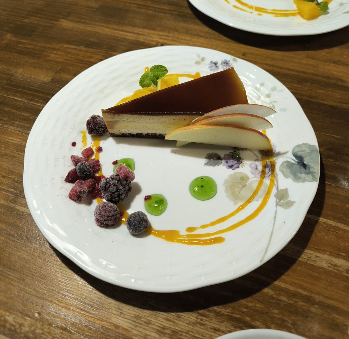 grimreaperaiiro's tweet photo. キャラメルプリンケーキ🤞
#スイーツ
#ケーキ https://t.co/mxk42faPQa
