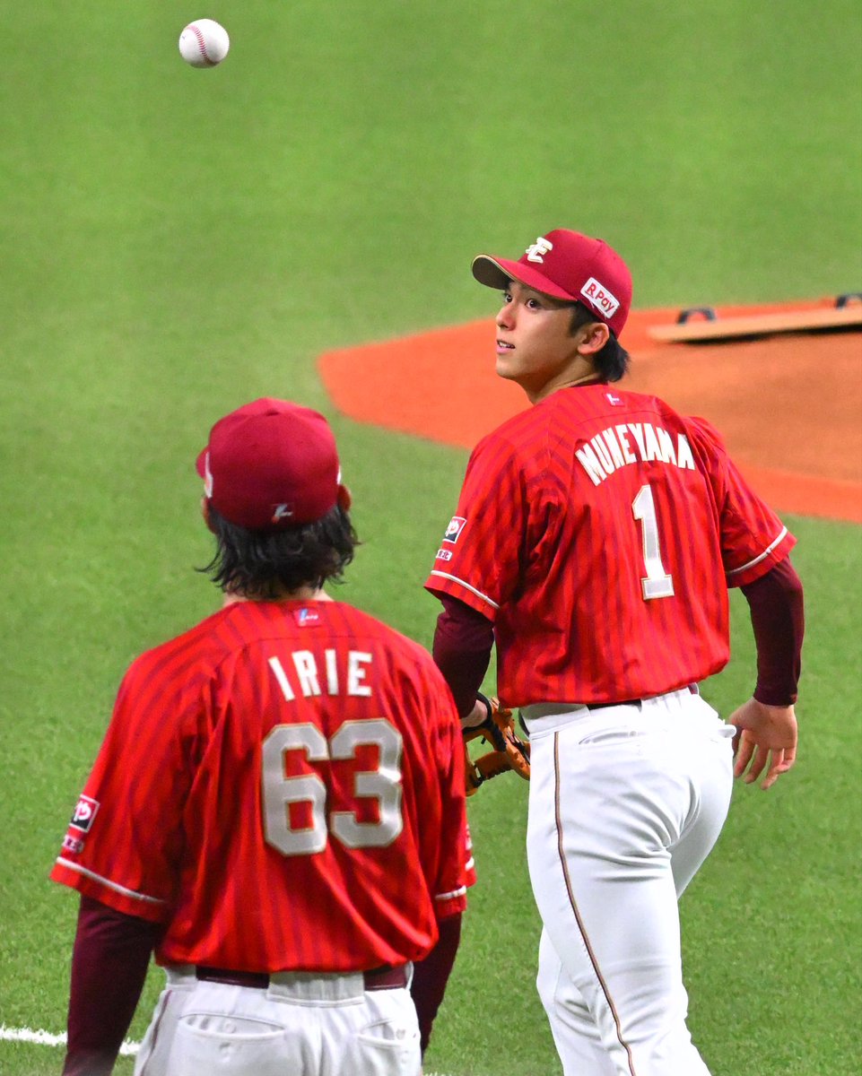 torass143's tweet photo. 入江さんとキャッチボール中

2026.8.5 京セラドーム
宗山塁　選手 https://t.co/PbYy3whSYm