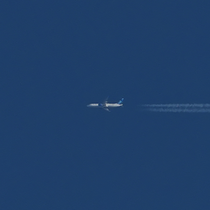 ponta70718103's tweet photo. 昨日の #上空通過機
・UA3903便B737MAX8(N17309)  TPE→NRT  39,000ft.
#UnitedAirlines #UAL
・ 6J61便B737-800(JA803X)  HND→KMI  1,88ft.
#SolaseedAir #SNJ 
・CX852便A350-900(B-LRS)  HKG→SEA  37,000ft.
#CathayPacificAirlines #CPA https://t.co/HxvkVau4qD